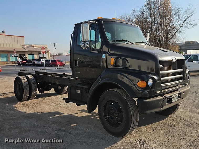 image for item EO7122 2000 Sterling Truck L7500 Series truck cab and chassis