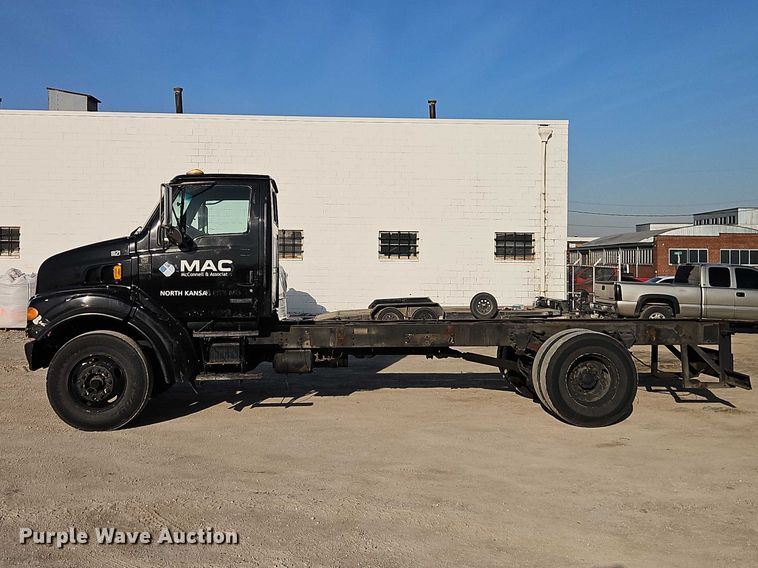 image for item EO7122 2000 Sterling Truck L7500 Series truck cab and chassis