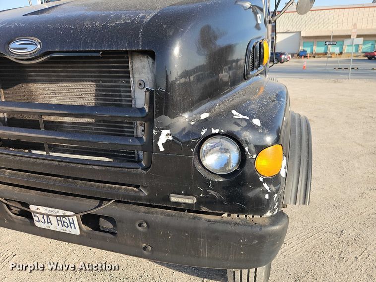 image for item EO7122 2000 Sterling Truck L7500 Series truck cab and chassis