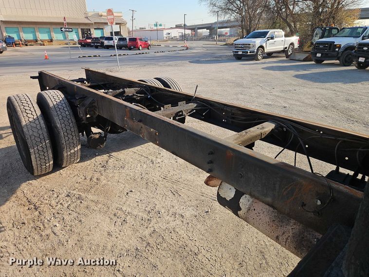 image for item EO7122 2000 Sterling Truck L7500 Series truck cab and chassis