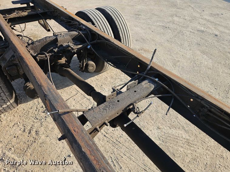 image for item EO7122 2000 Sterling Truck L7500 Series truck cab and chassis