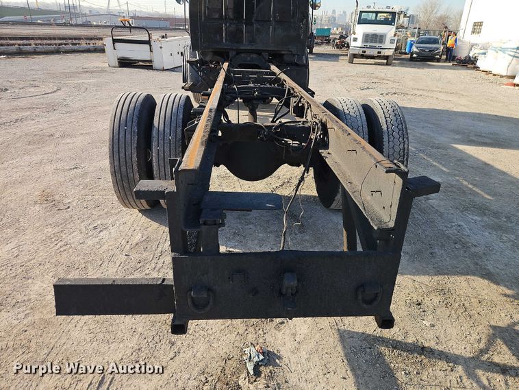 image for item EO7122 2000 Sterling Truck L7500 Series truck cab and chassis