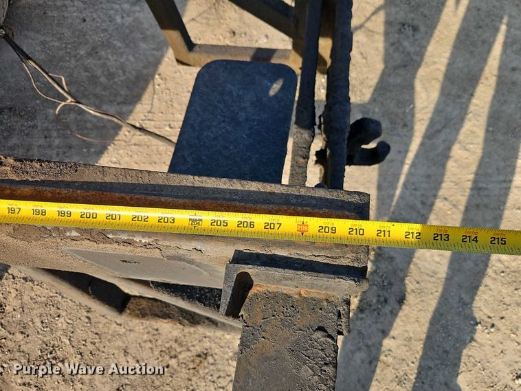 image for item EO7122 2000 Sterling Truck L7500 Series truck cab and chassis