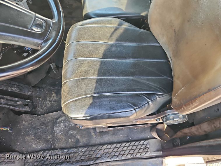 image for item EO7122 2000 Sterling Truck L7500 Series truck cab and chassis