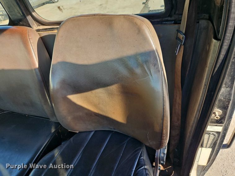 image for item EO7122 2000 Sterling Truck L7500 Series truck cab and chassis