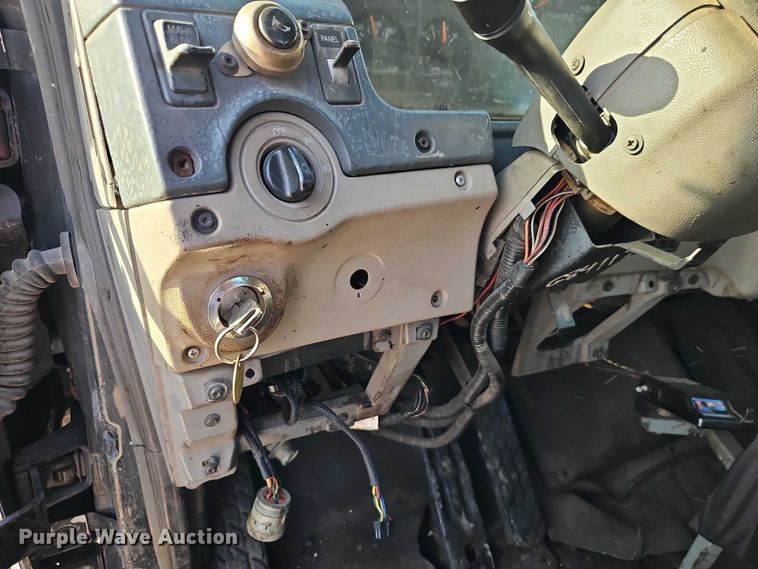 image for item EO7122 2000 Sterling Truck L7500 Series truck cab and chassis