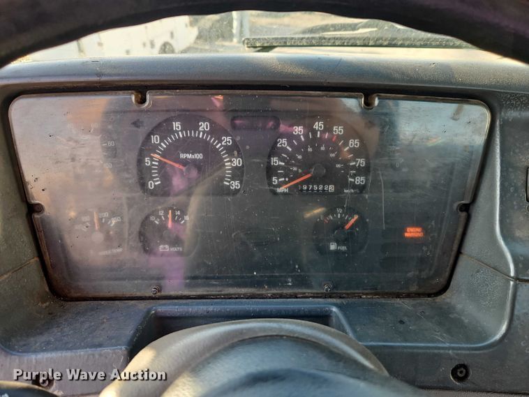 image for item EO7122 2000 Sterling Truck L7500 Series truck cab and chassis