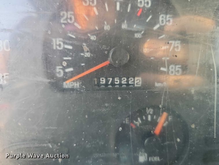 image for item EO7122 2000 Sterling Truck L7500 Series truck cab and chassis