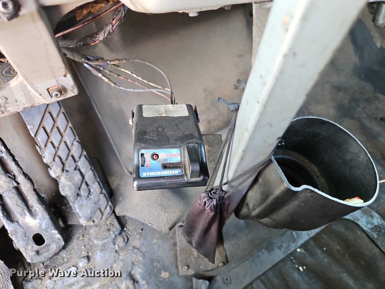 image for item EO7122 2000 Sterling Truck L7500 Series truck cab and chassis