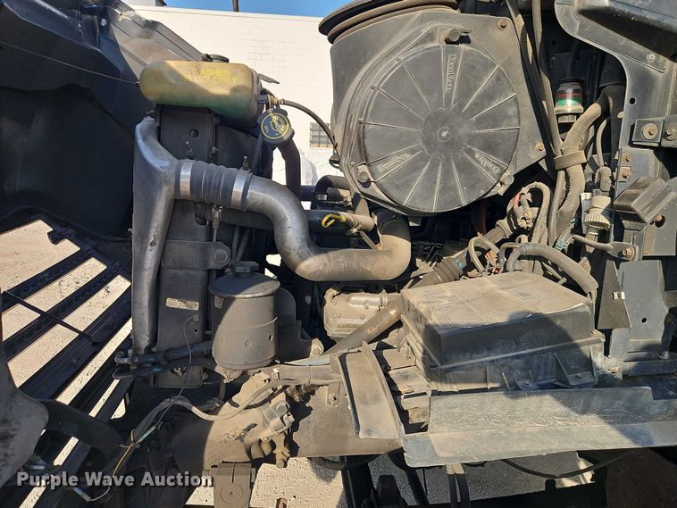 image for item EO7122 2000 Sterling Truck L7500 Series truck cab and chassis