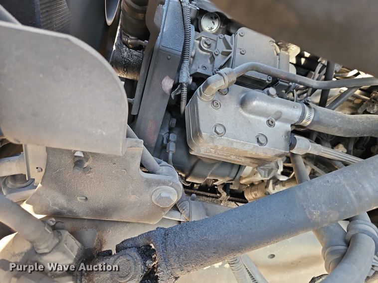 image for item EO7122 2000 Sterling Truck L7500 Series truck cab and chassis