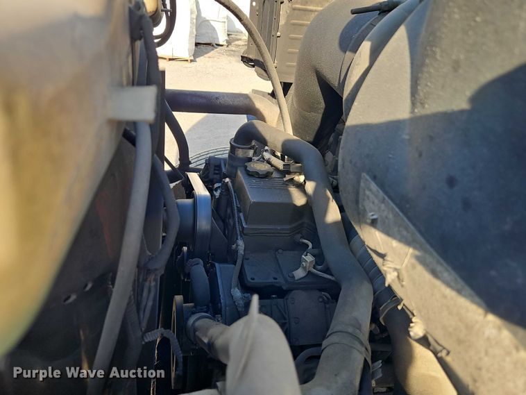 image for item EO7122 2000 Sterling Truck L7500 Series truck cab and chassis