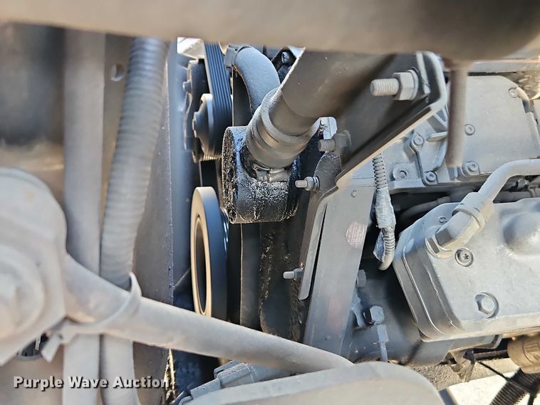 image for item EO7122 2000 Sterling Truck L7500 Series truck cab and chassis