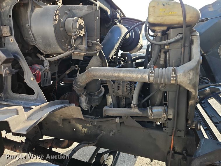 image for item EO7122 2000 Sterling Truck L7500 Series truck cab and chassis