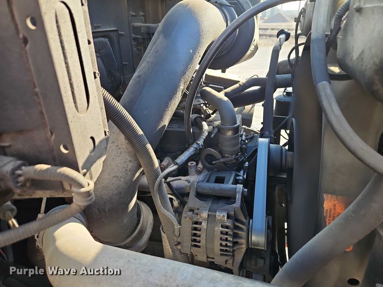 image for item EO7122 2000 Sterling Truck L7500 Series truck cab and chassis