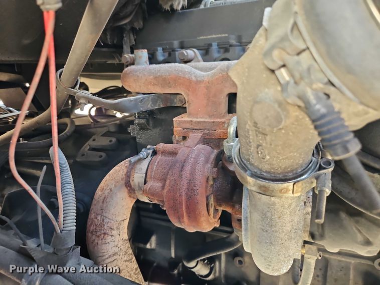 image for item EO7122 2000 Sterling Truck L7500 Series truck cab and chassis