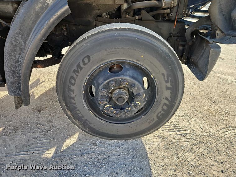 image for item EO7122 2000 Sterling Truck L7500 Series truck cab and chassis