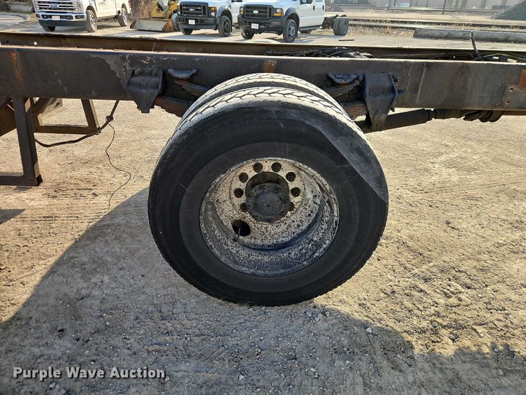 image for item EO7122 2000 Sterling Truck L7500 Series truck cab and chassis