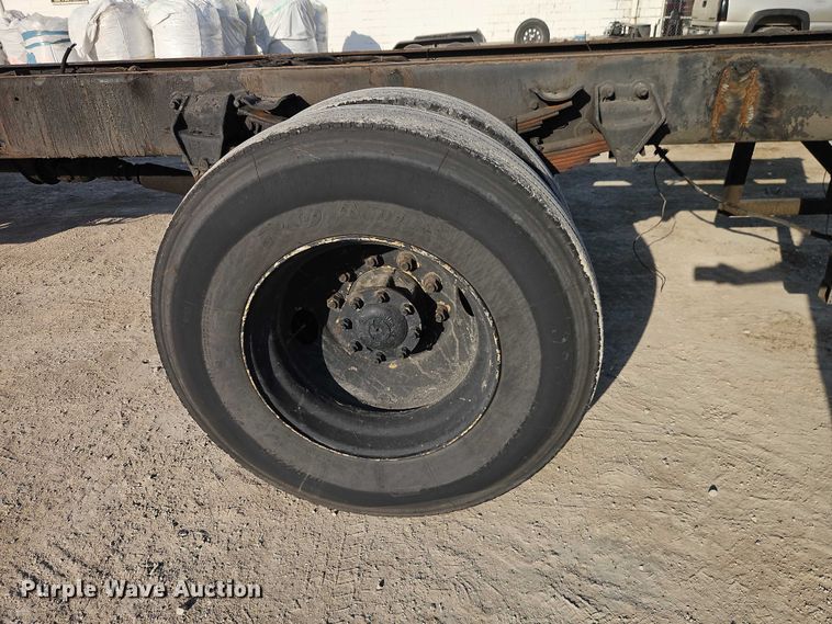 image for item EO7122 2000 Sterling Truck L7500 Series truck cab and chassis