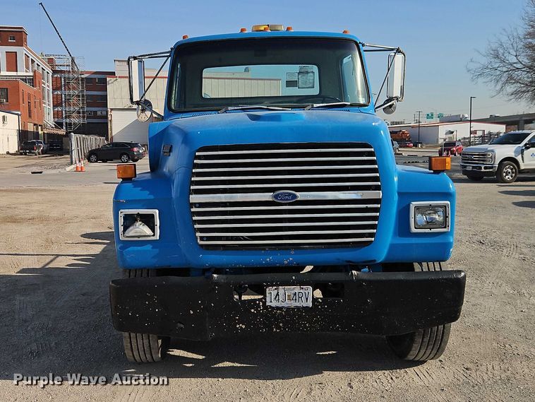 image for item EO7123 1988 Ford LN8000 truck cab and chassis