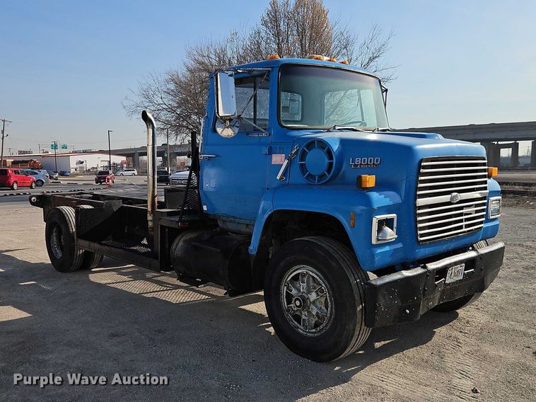 image for item EO7123 1988 Ford LN8000 truck cab and chassis