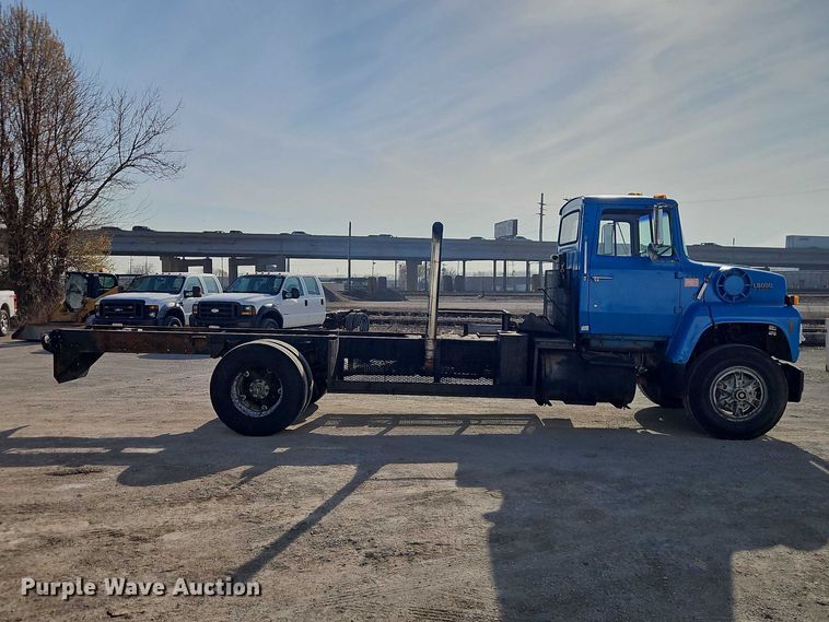 image for item EO7123 1988 Ford LN8000 truck cab and chassis