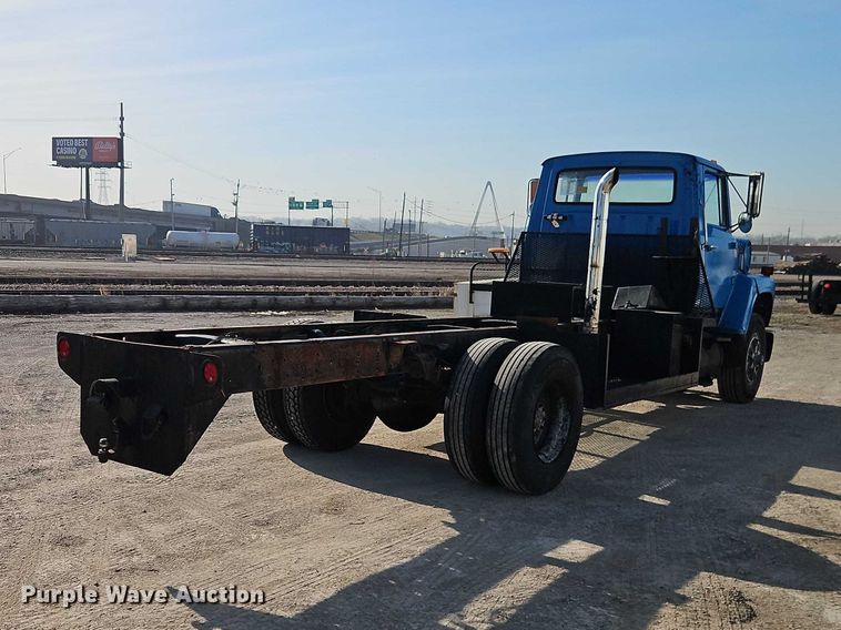 image for item EO7123 1988 Ford LN8000 truck cab and chassis