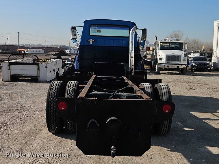 image for item EO7123 1988 Ford LN8000 truck cab and chassis