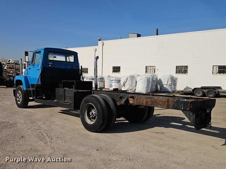 image for item EO7123 1988 Ford LN8000 truck cab and chassis
