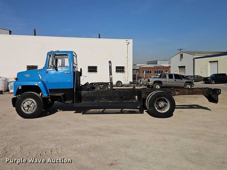 image for item EO7123 1988 Ford LN8000 truck cab and chassis