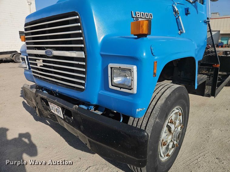 image for item EO7123 1988 Ford LN8000 truck cab and chassis