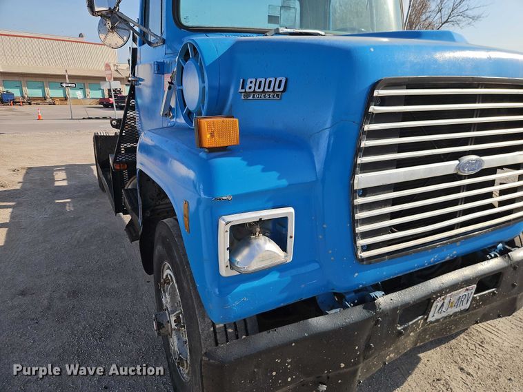 image for item EO7123 1988 Ford LN8000 truck cab and chassis