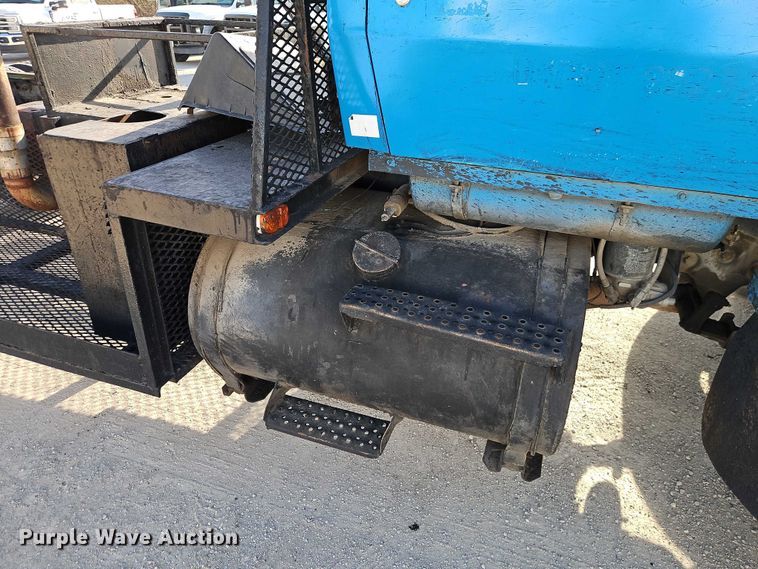 image for item EO7123 1988 Ford LN8000 truck cab and chassis