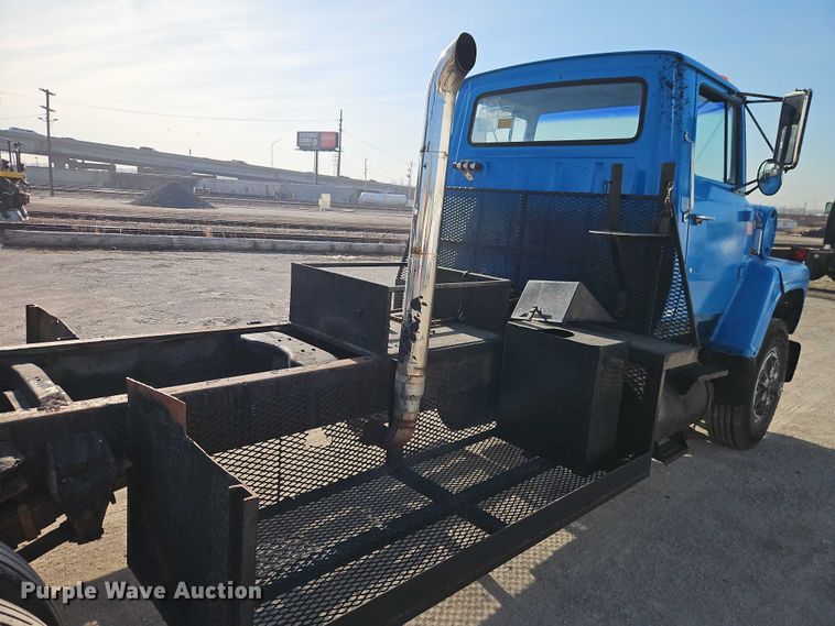 image for item EO7123 1988 Ford LN8000 truck cab and chassis
