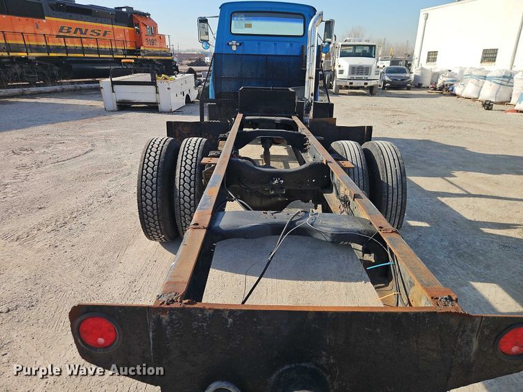 image for item EO7123 1988 Ford LN8000 truck cab and chassis