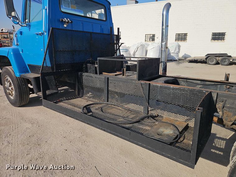 image for item EO7123 1988 Ford LN8000 truck cab and chassis