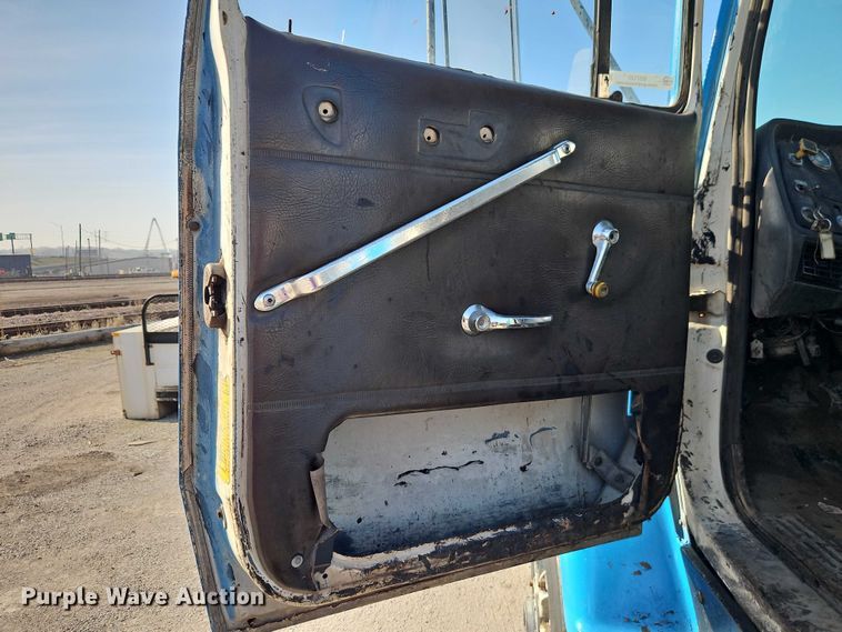 image for item EO7123 1988 Ford LN8000 truck cab and chassis