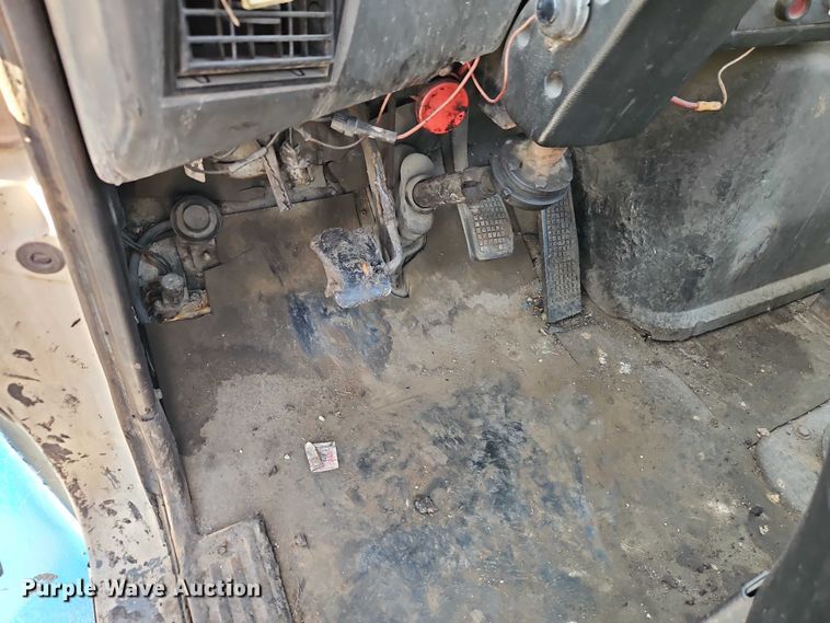 image for item EO7123 1988 Ford LN8000 truck cab and chassis