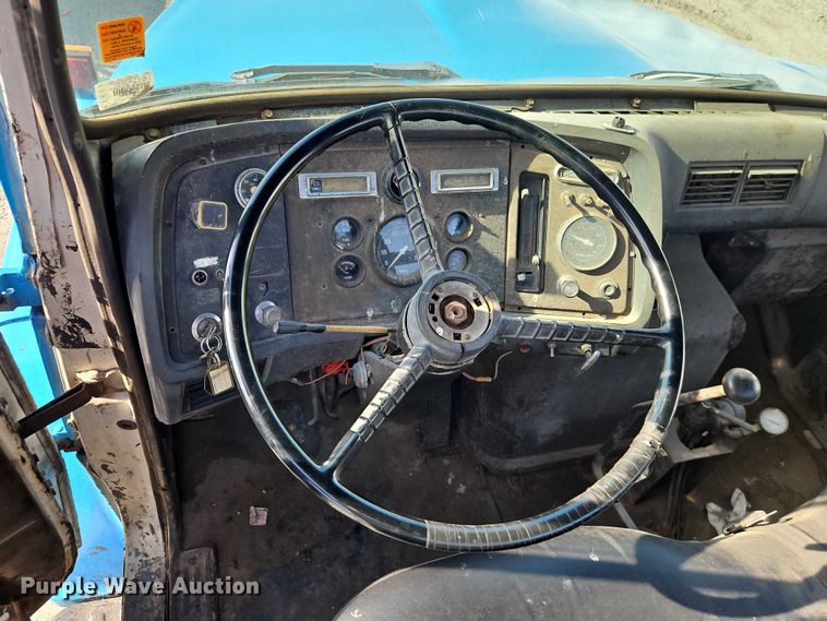 image for item EO7123 1988 Ford LN8000 truck cab and chassis