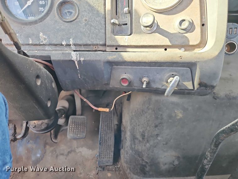 image for item EO7123 1988 Ford LN8000 truck cab and chassis