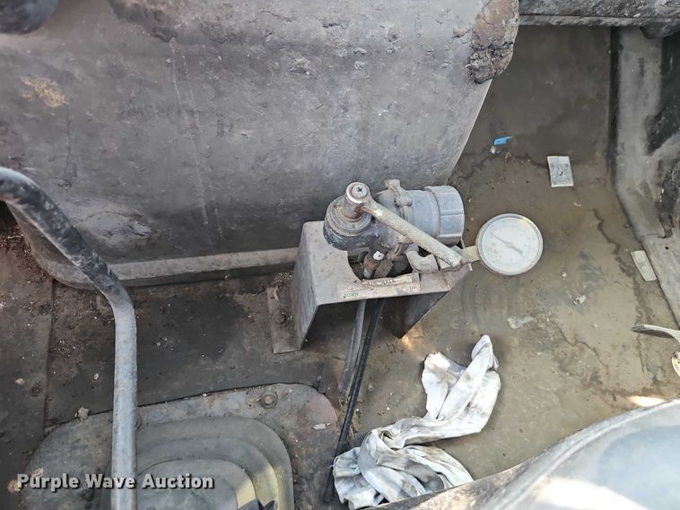 image for item EO7123 1988 Ford LN8000 truck cab and chassis