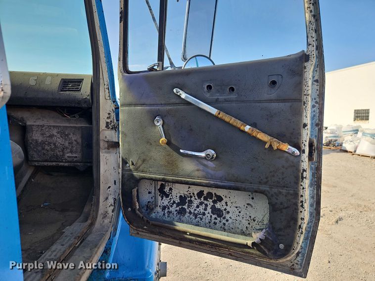 image for item EO7123 1988 Ford LN8000 truck cab and chassis