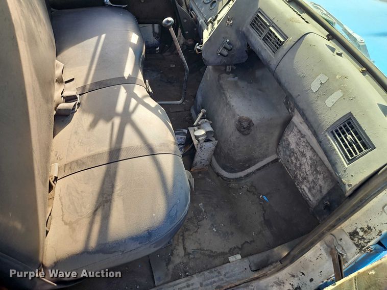 image for item EO7123 1988 Ford LN8000 truck cab and chassis