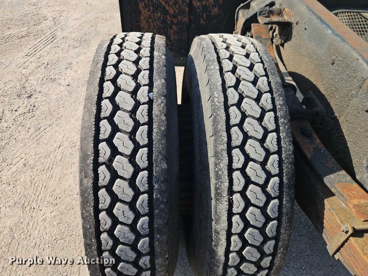 image for item EO7123 1988 Ford LN8000 truck cab and chassis