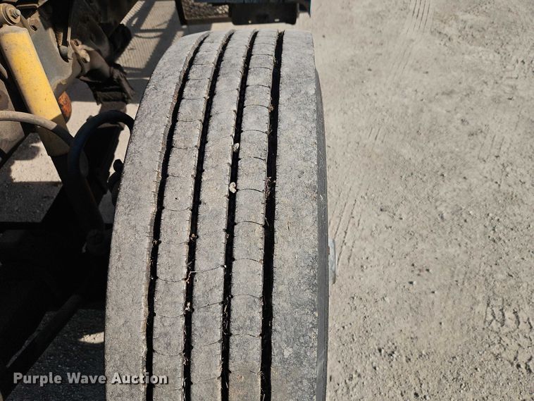 image for item EO7123 1988 Ford LN8000 truck cab and chassis