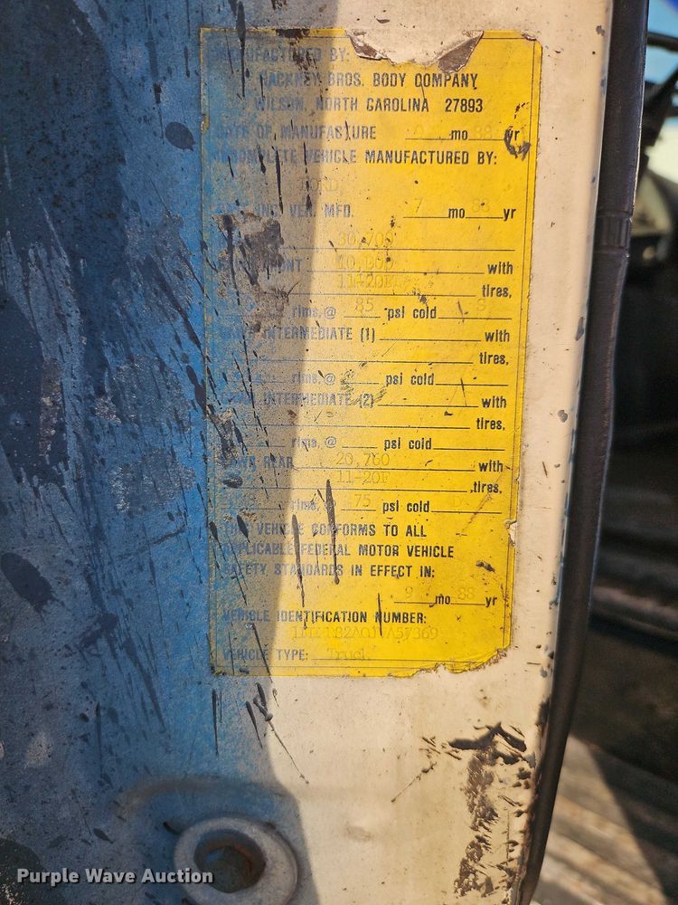 image for item EO7123 1988 Ford LN8000 truck cab and chassis