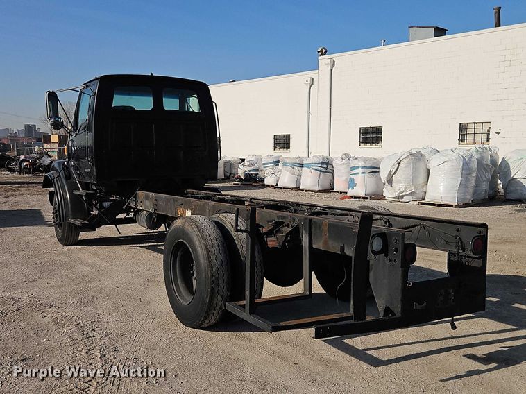 image for item EO7124 2000 Sterling Truck L7500 Series truck cab and chassis