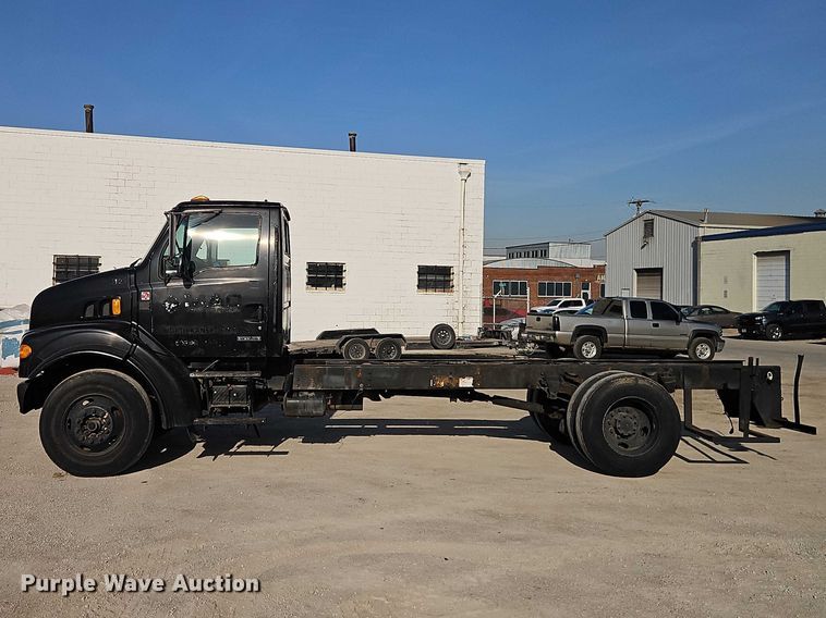 image for item EO7124 2000 Sterling Truck L7500 Series truck cab and chassis