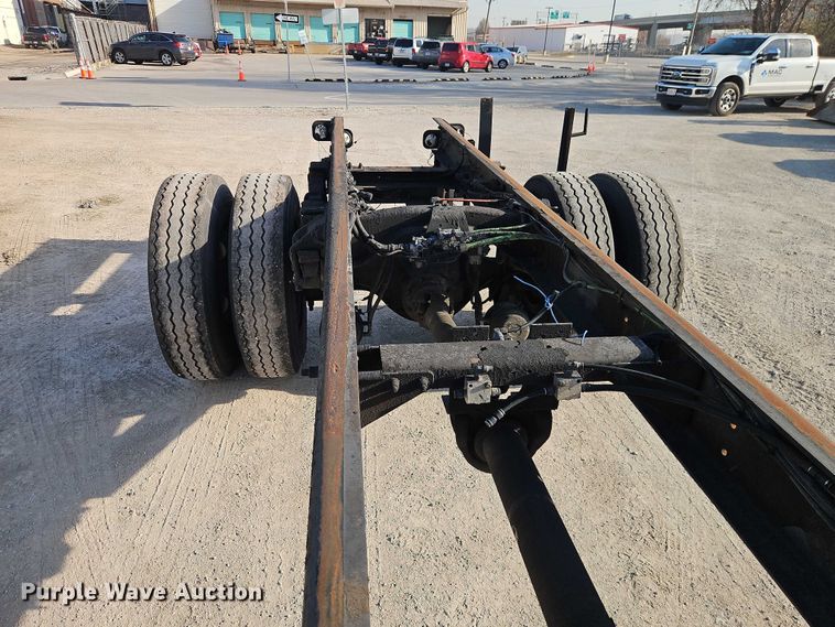 image for item EO7124 2000 Sterling Truck L7500 Series truck cab and chassis