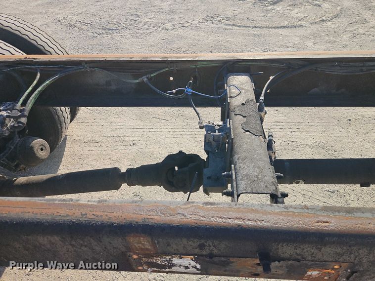 image for item EO7124 2000 Sterling Truck L7500 Series truck cab and chassis